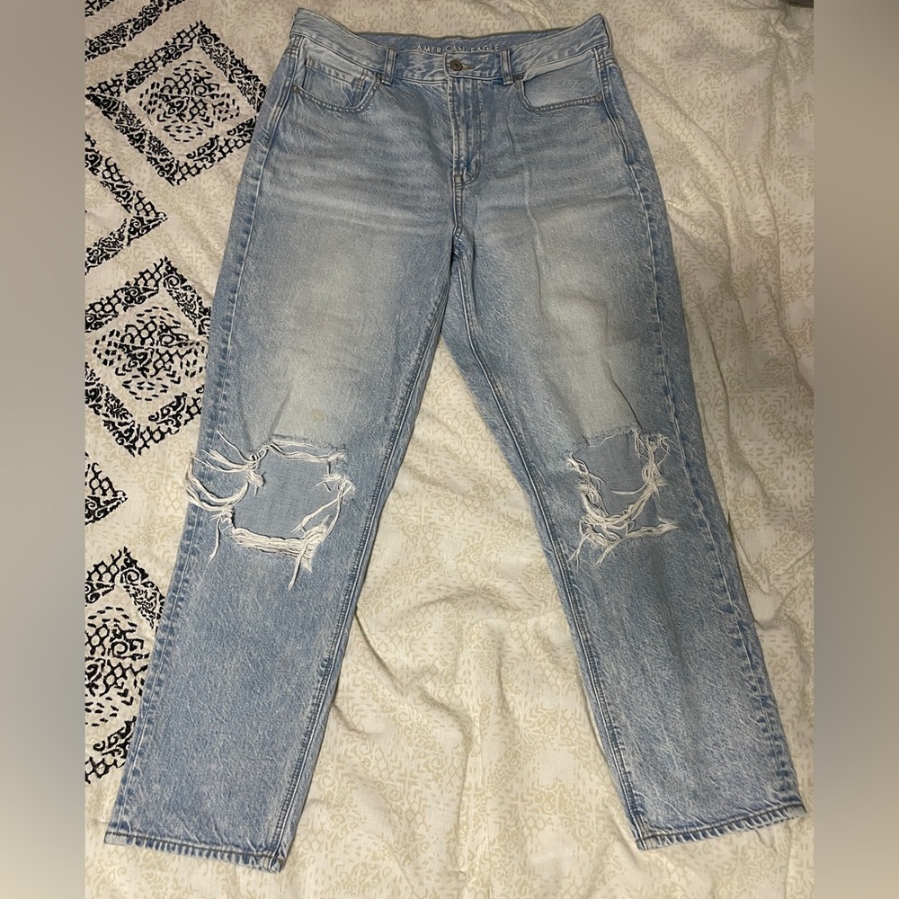 American Eagle- Women’s Size 10 - Light Wash